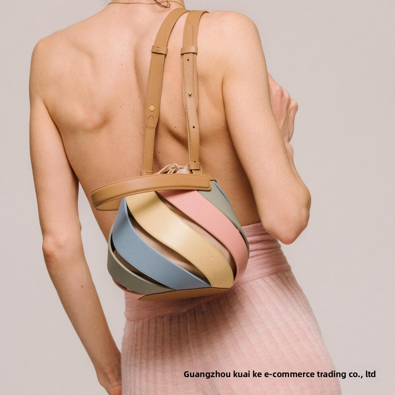 תיק גלילי עם ניגודיות צבע