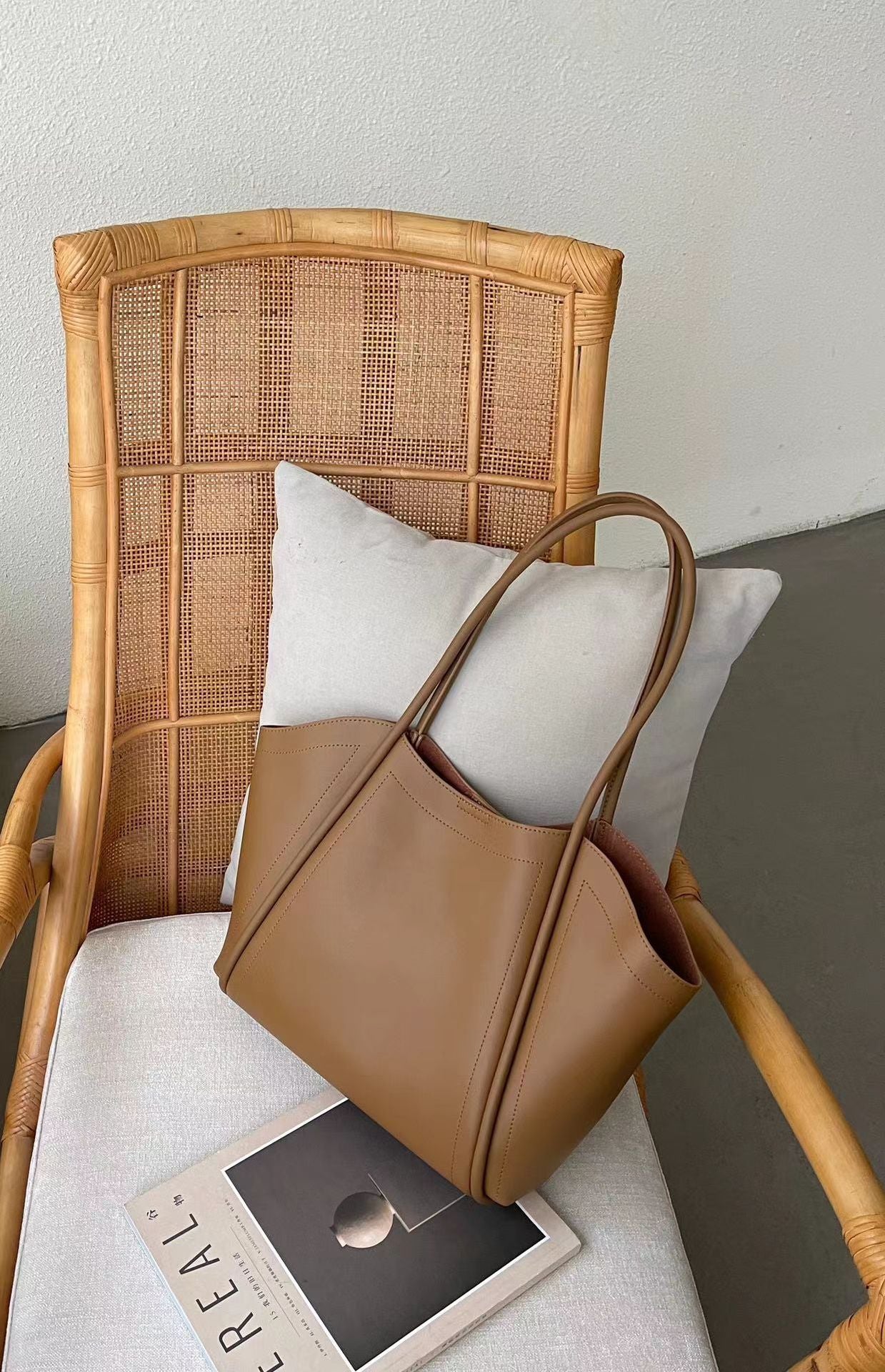 תיק כתף מרווח