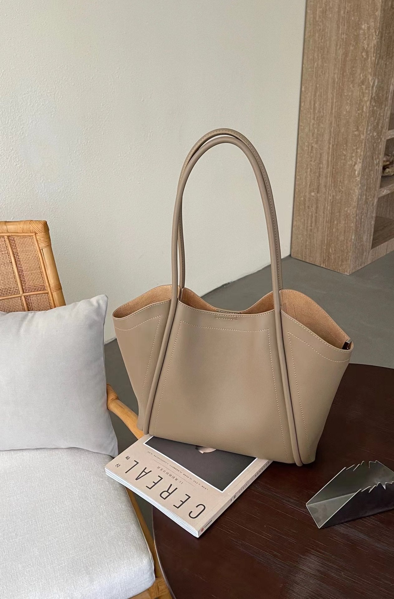 תיק כתף מרווח