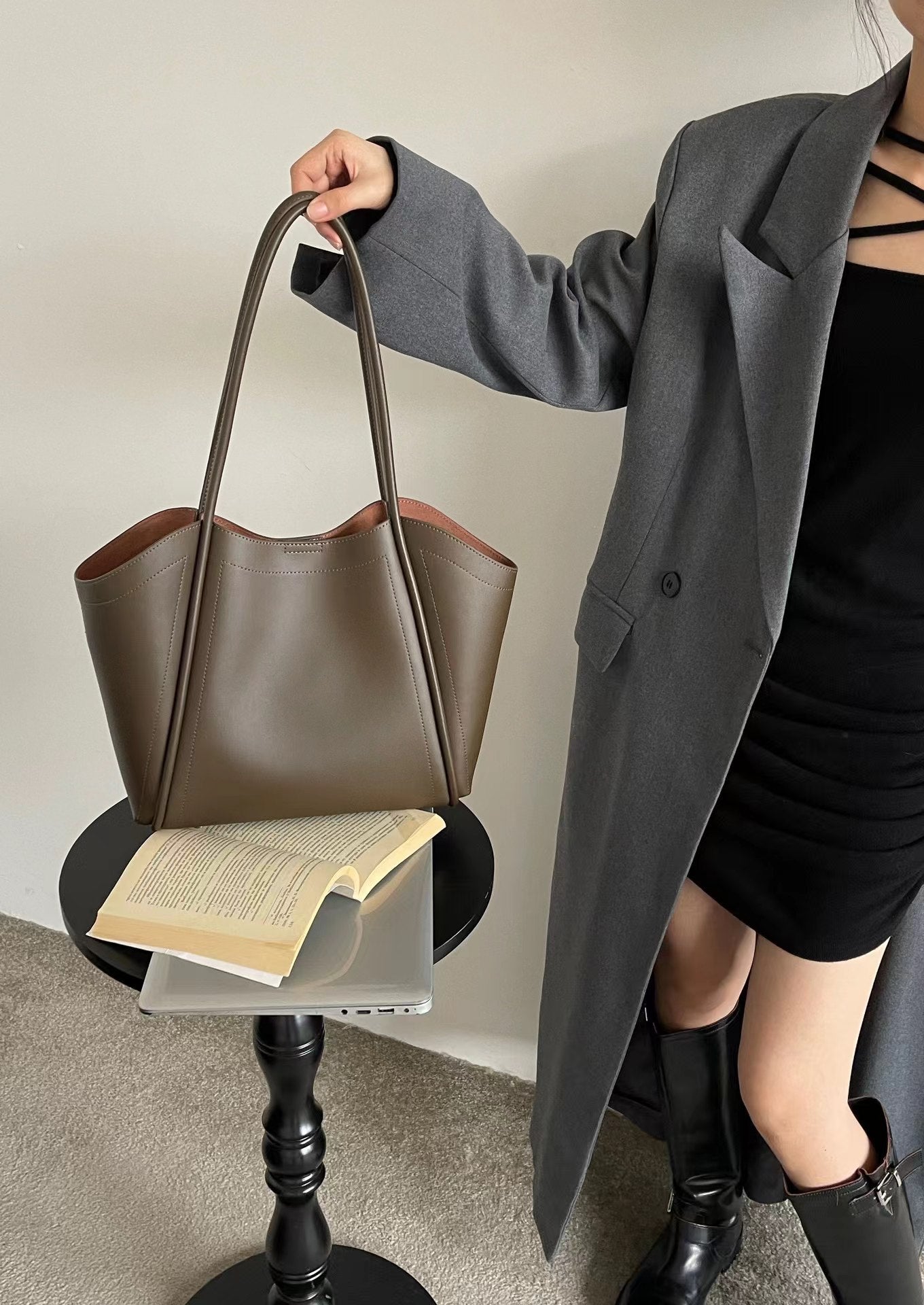 תיק כתף מרווח